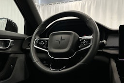 musta Polestar 2 2022 kuva 18.