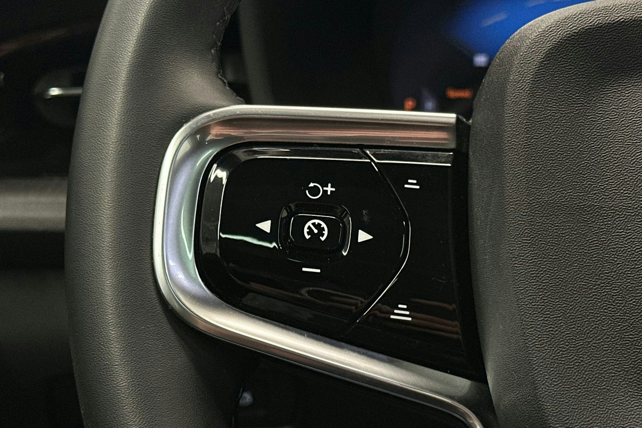 musta Polestar 2 2022 kuva 24.