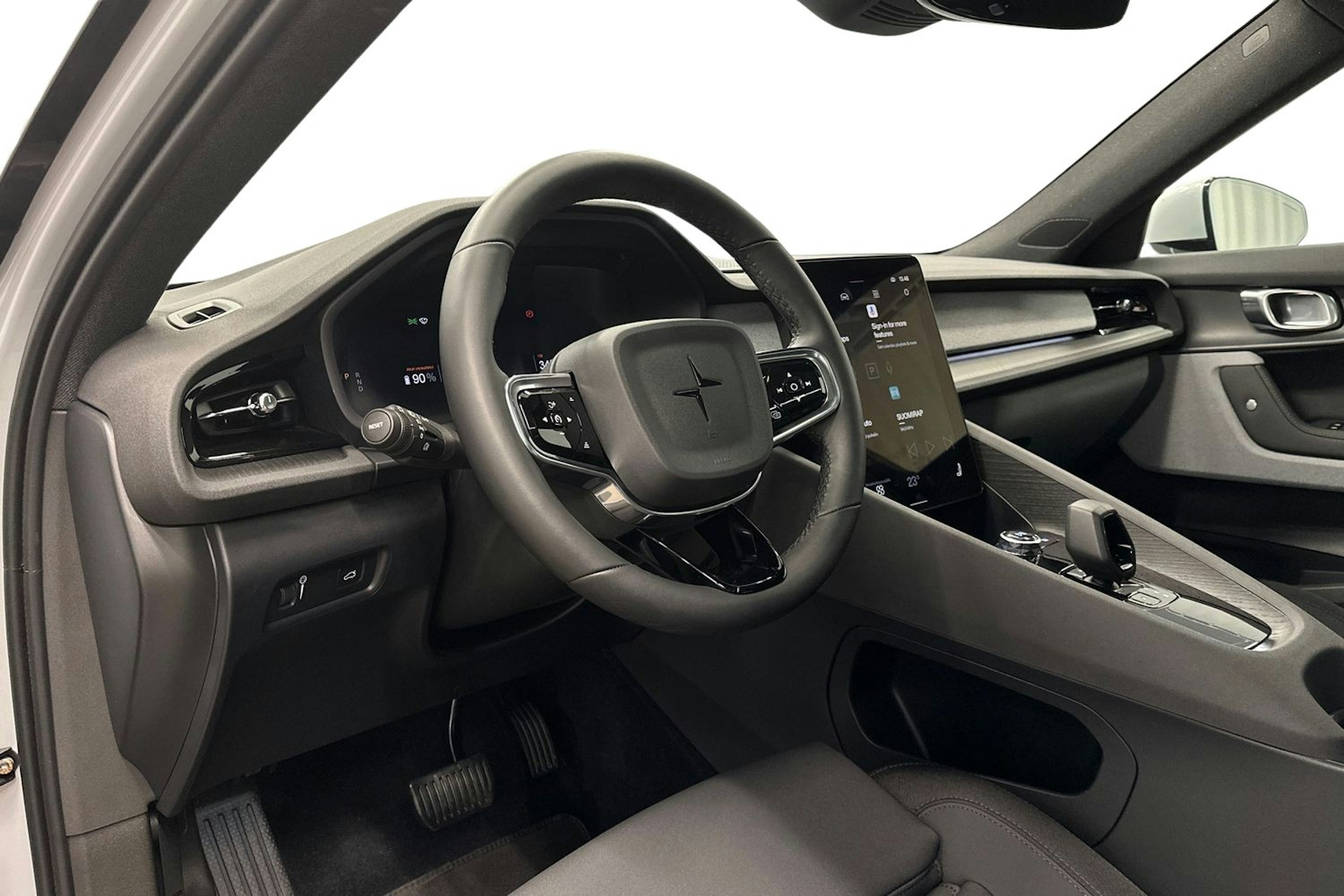 harmaa Polestar 2 2022 kuva 6.