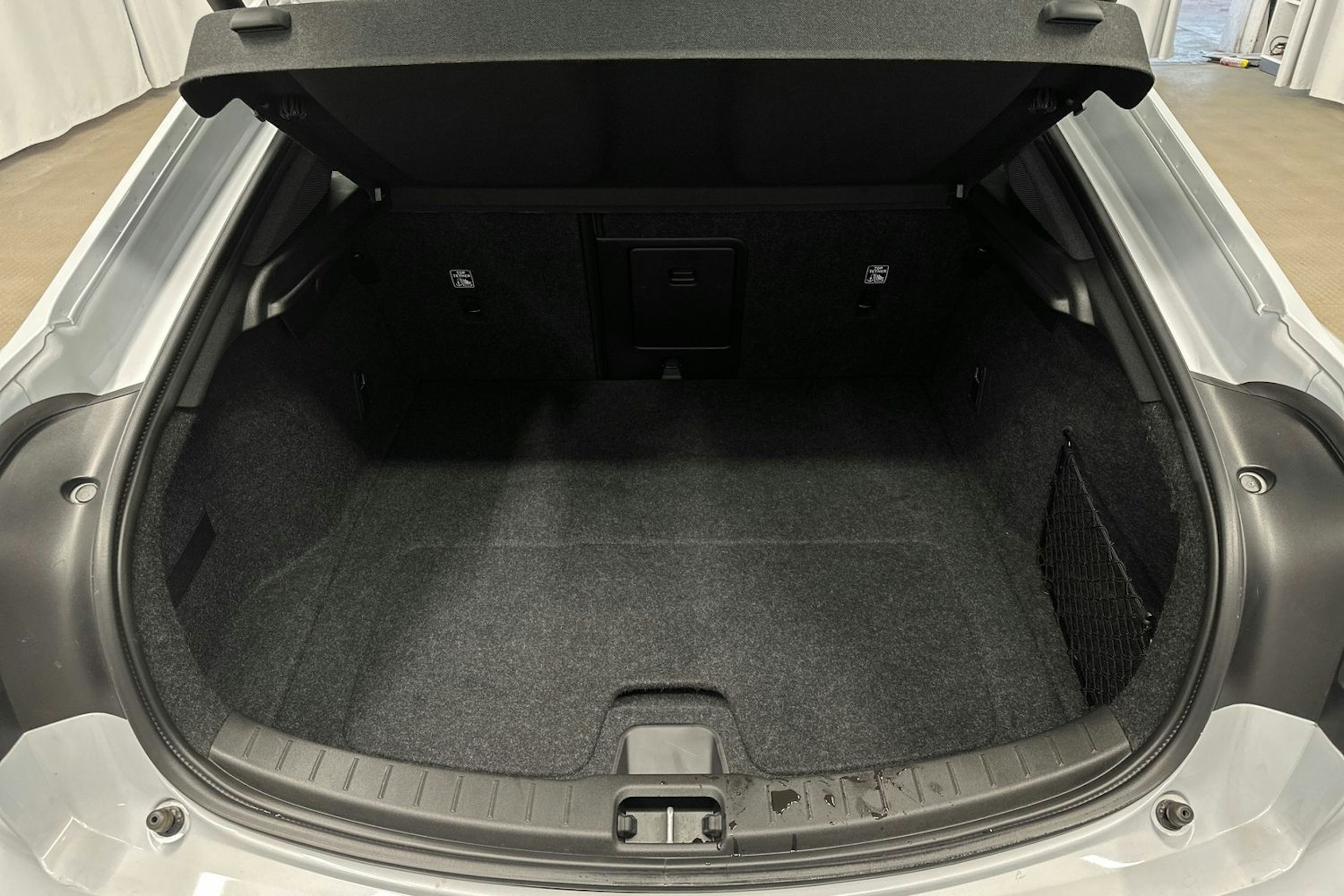 harmaa Polestar 2 2022 kuva 11.