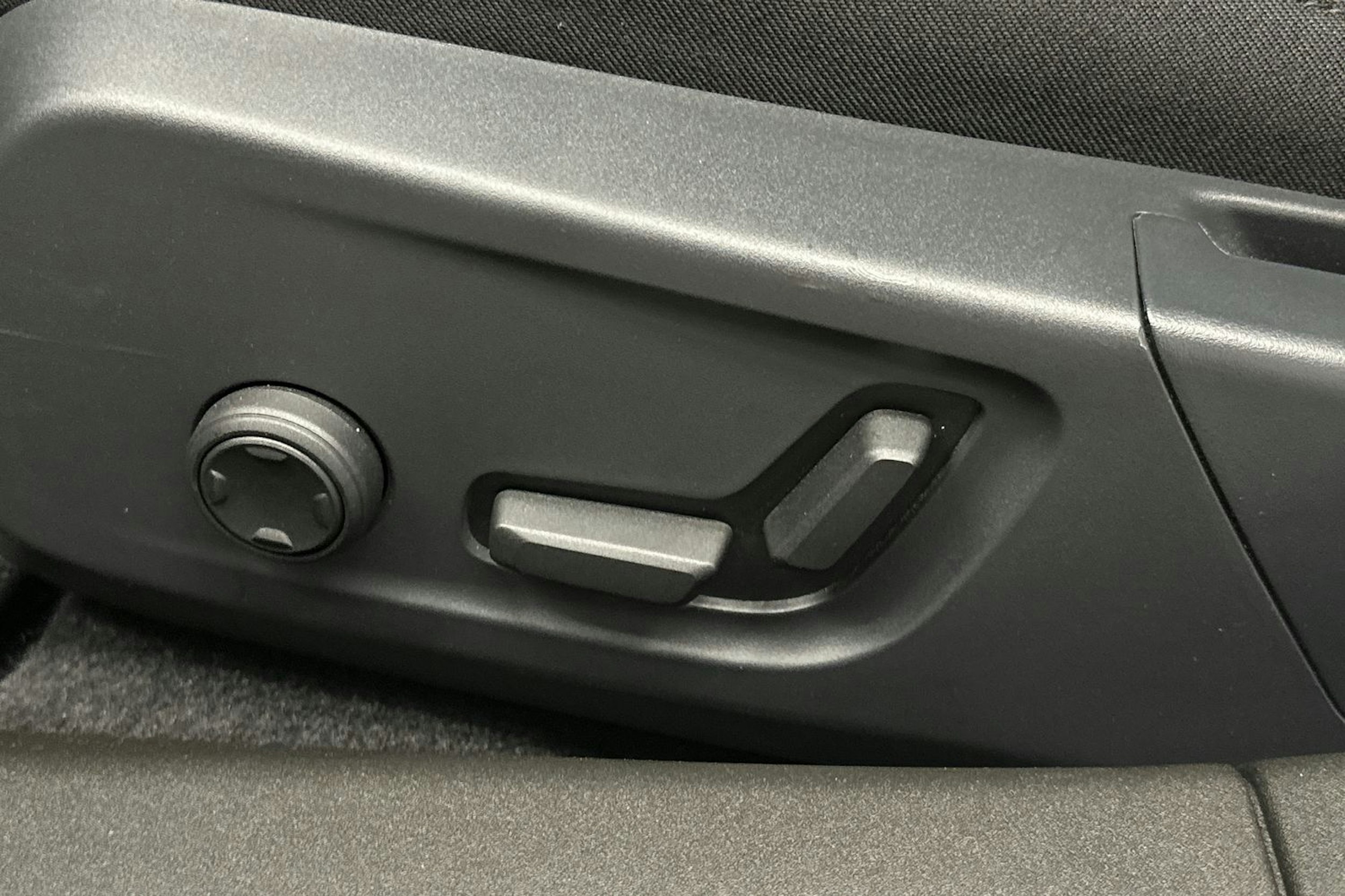 harmaa Polestar 2 2022 kuva 14.