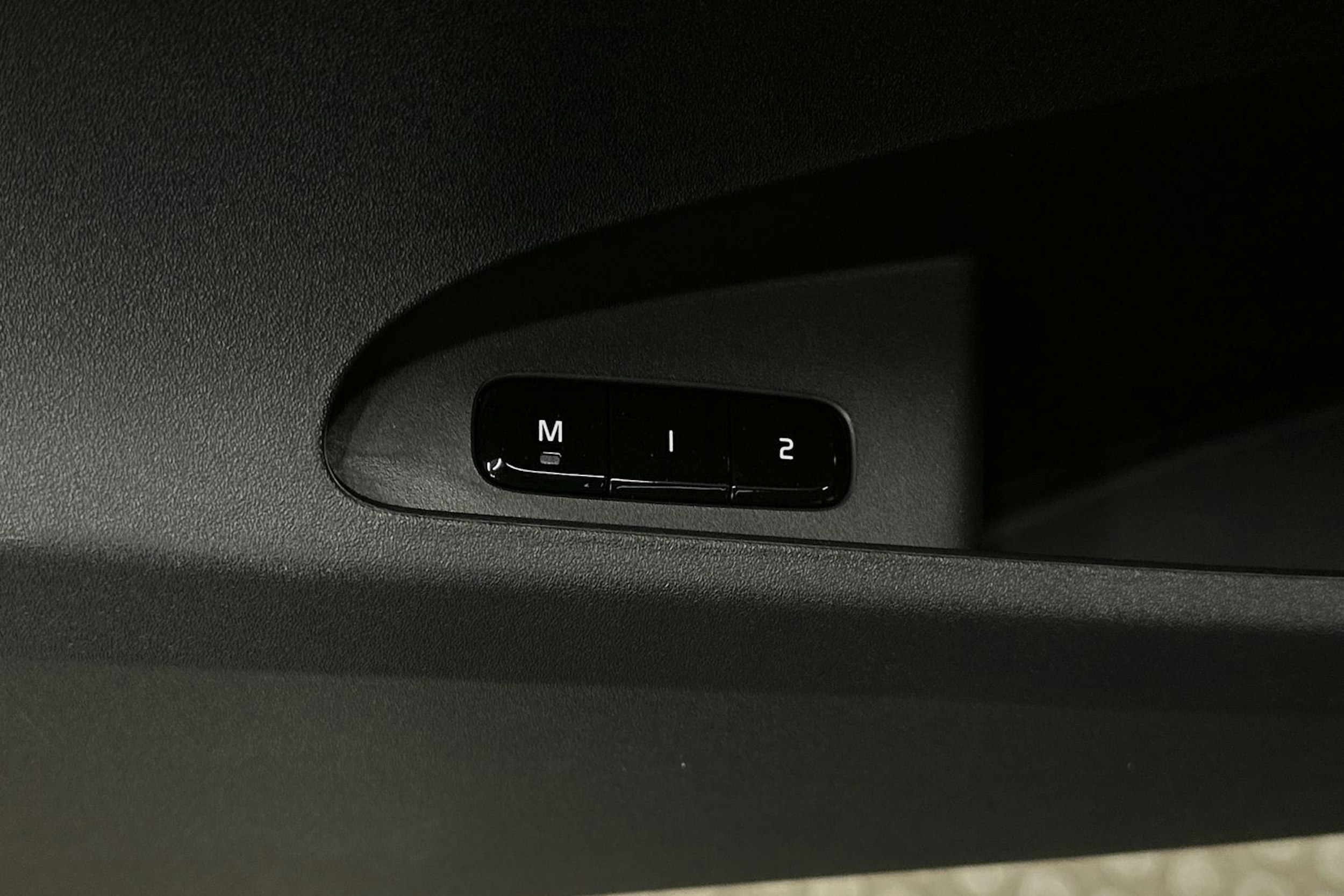 harmaa Polestar 2 2022 kuva 15.