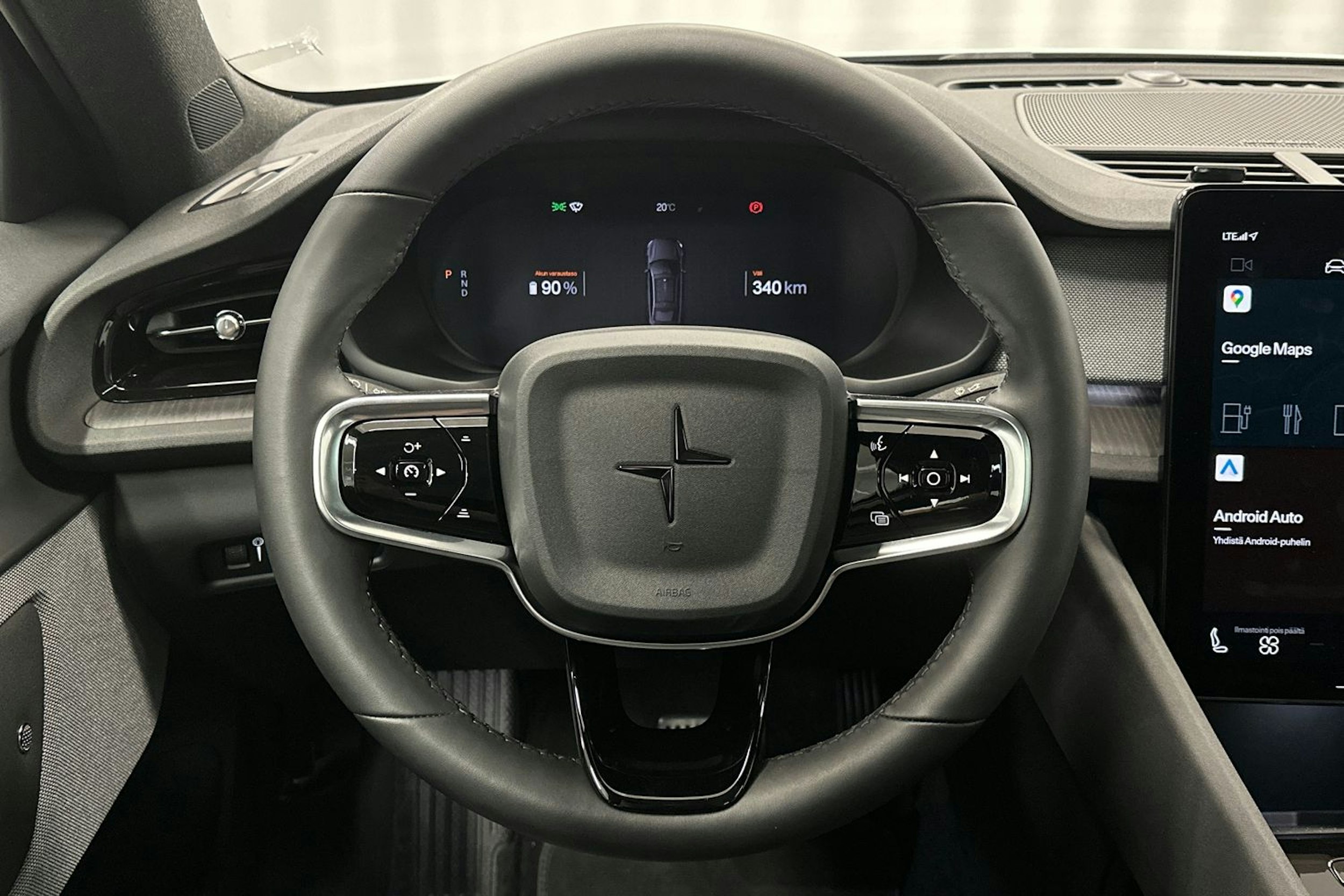 harmaa Polestar 2 2022 kuva 17.
