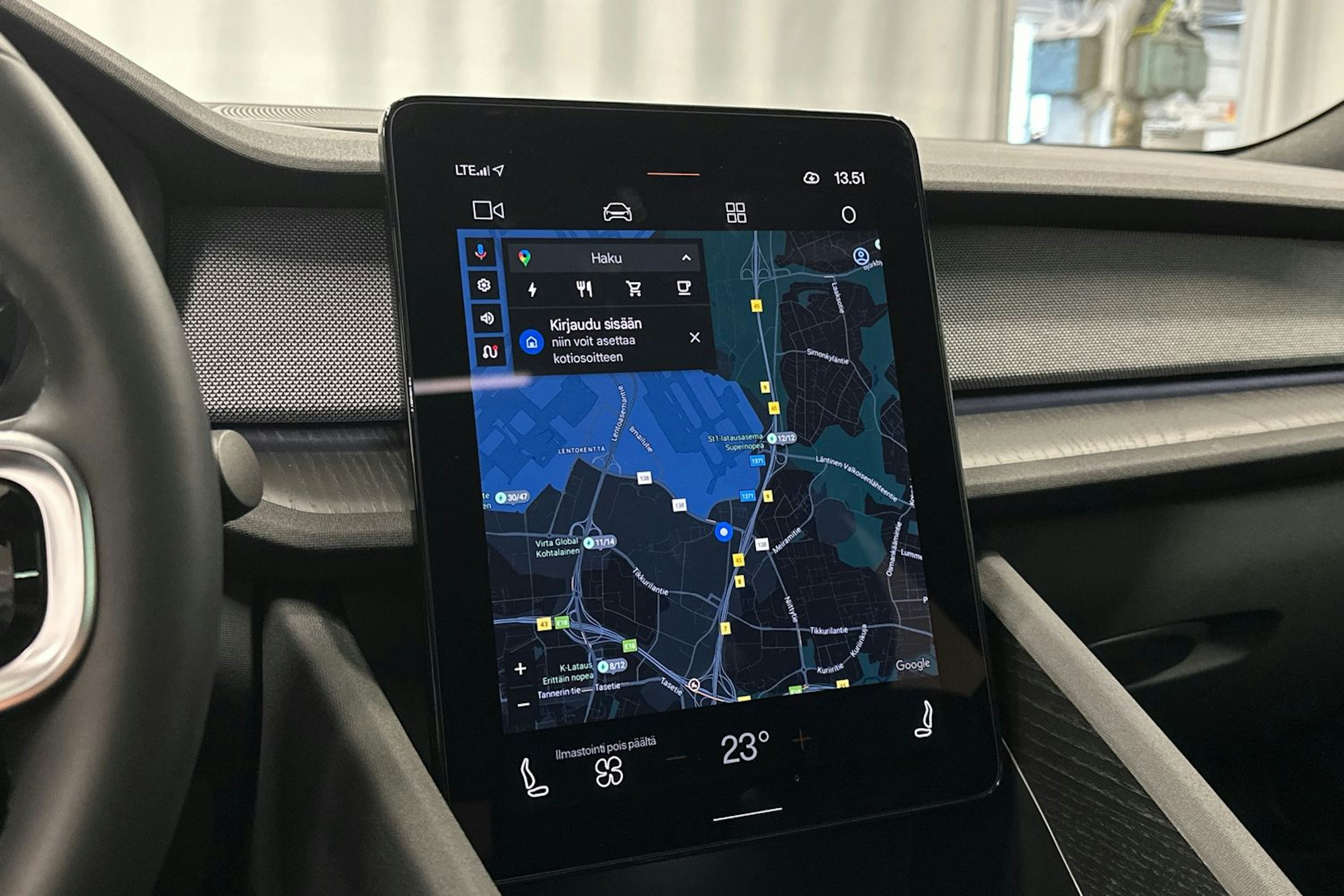 harmaa Polestar 2 2022 kuva 26.