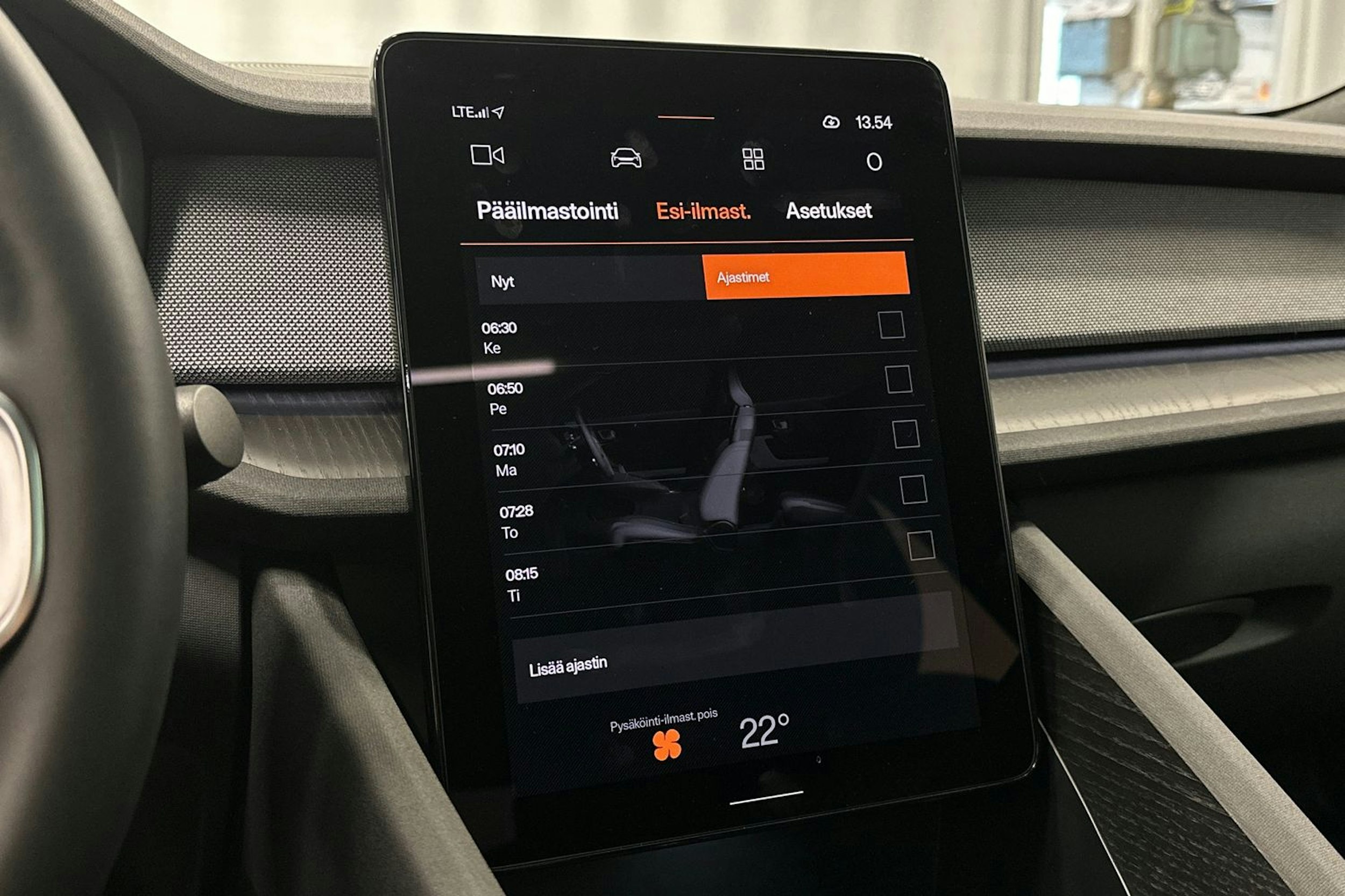 harmaa Polestar 2 2022 kuva 31.