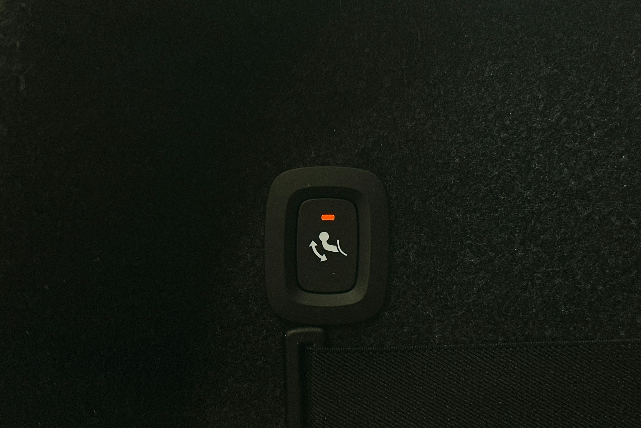 harmaa Polestar 2 2022 kuva 15.