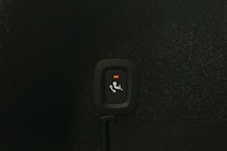 harmaa Polestar 2 2022 kuva 15.