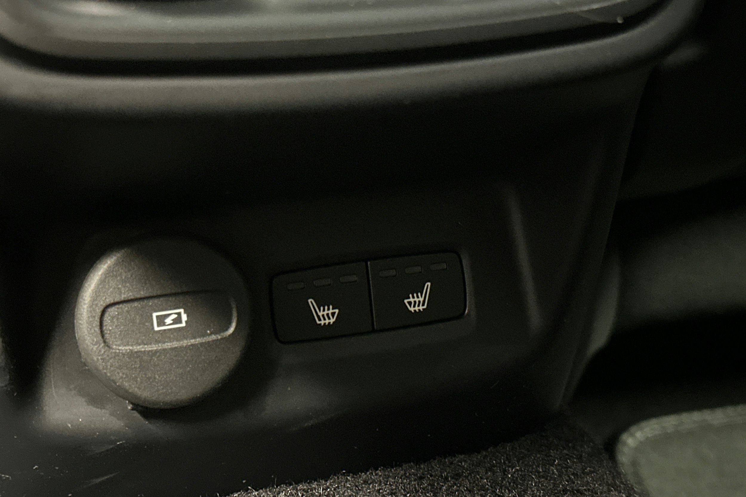 harmaa Polestar 2 2022 kuva 17.