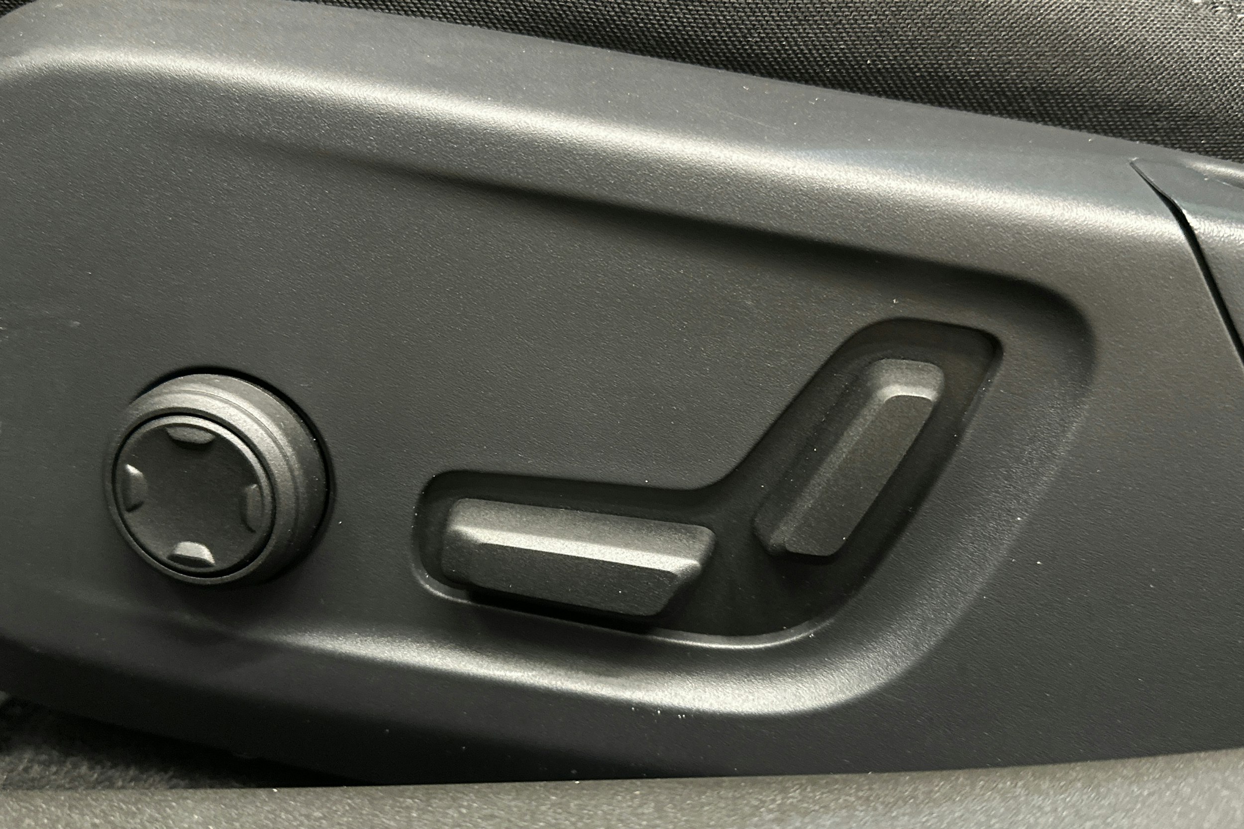 harmaa Polestar 2 2022 kuva 19.