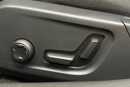 harmaa Polestar 2 2022 kuva 19.