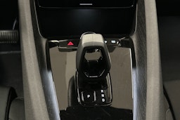 harmaa Polestar 2 2022 kuva 21.