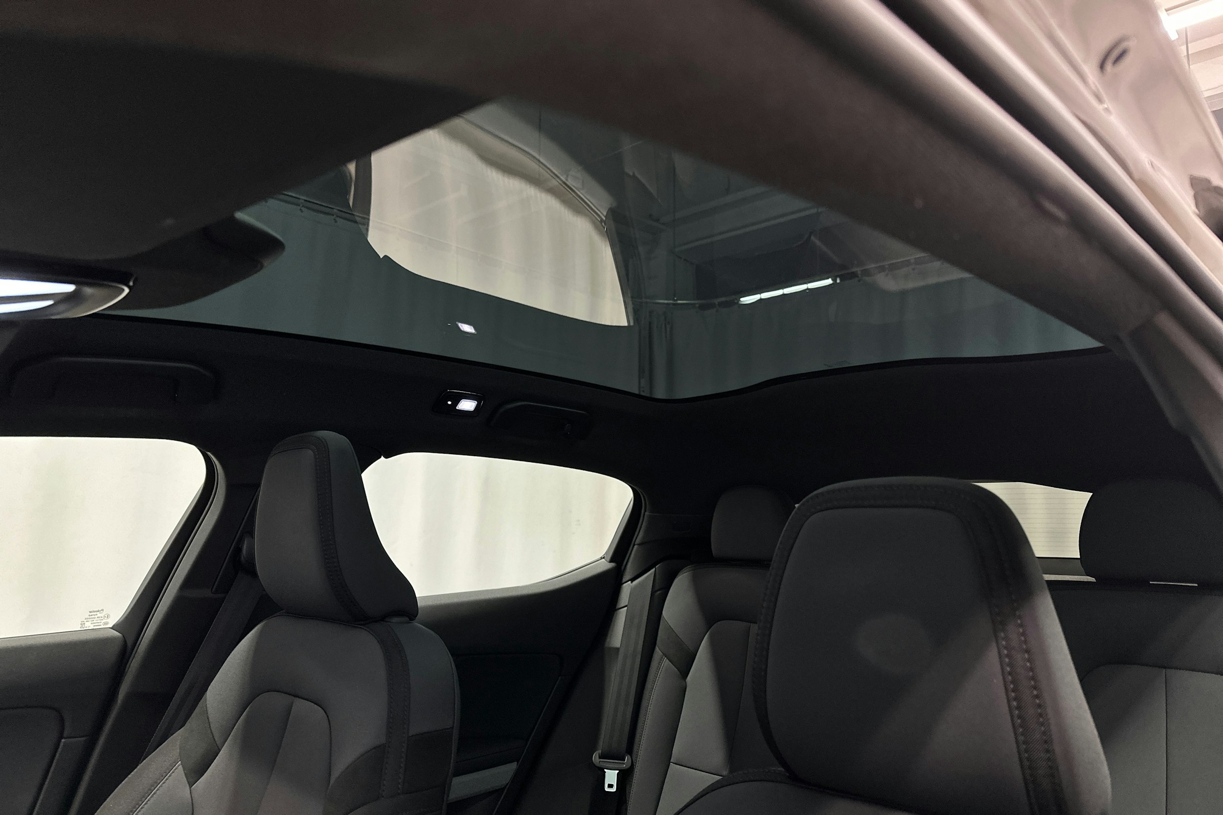 harmaa Polestar 2 2022 kuva 22.