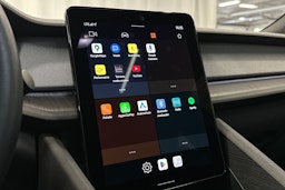 harmaa Polestar 2 2022 kuva 30.