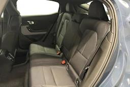 sininen Polestar 2 2022 kuva 8.