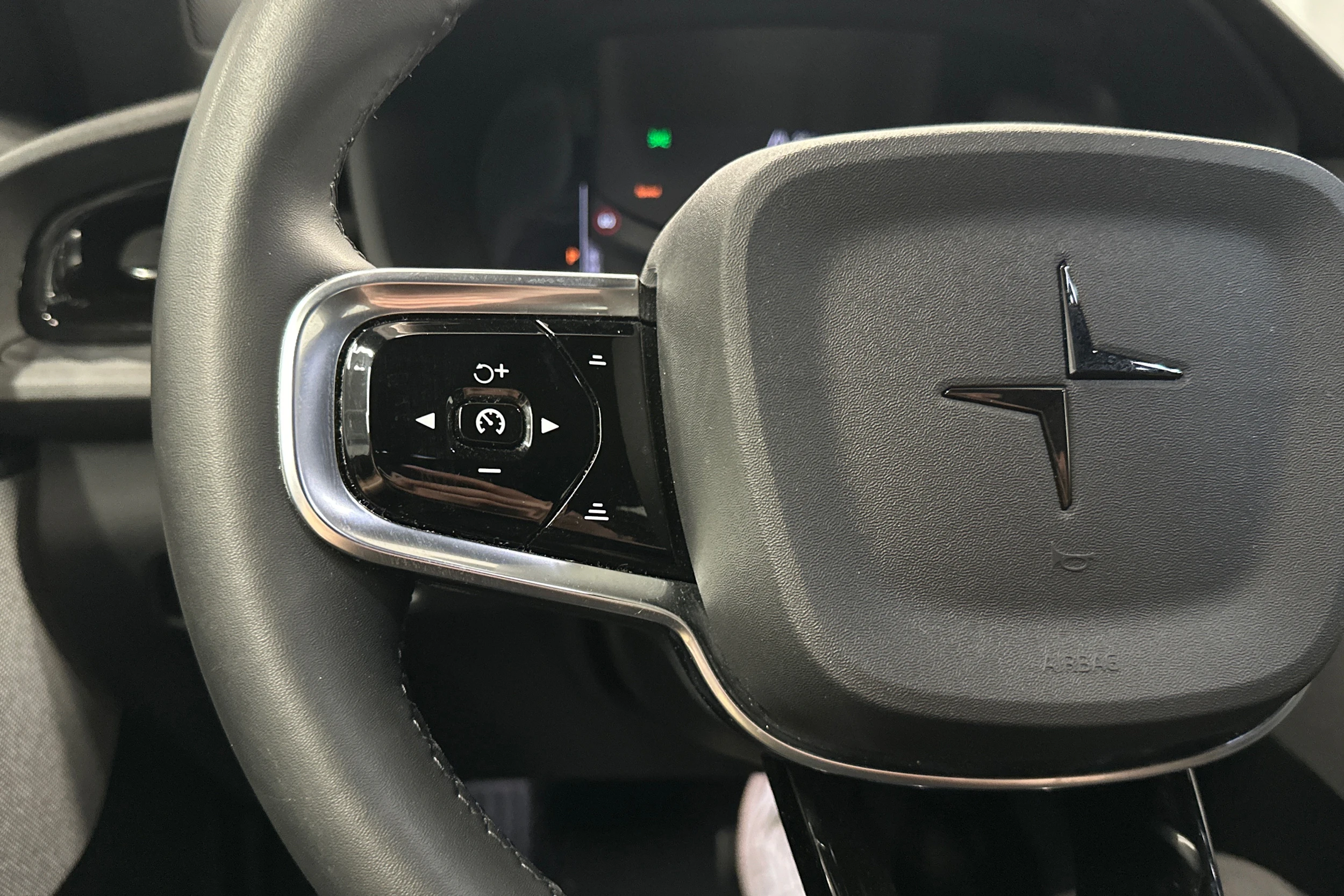 sininen Polestar 2 2022 kuva 11.