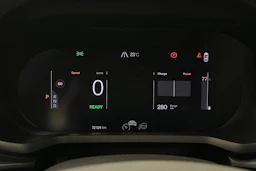 sininen Polestar 2 2022 kuva 13.