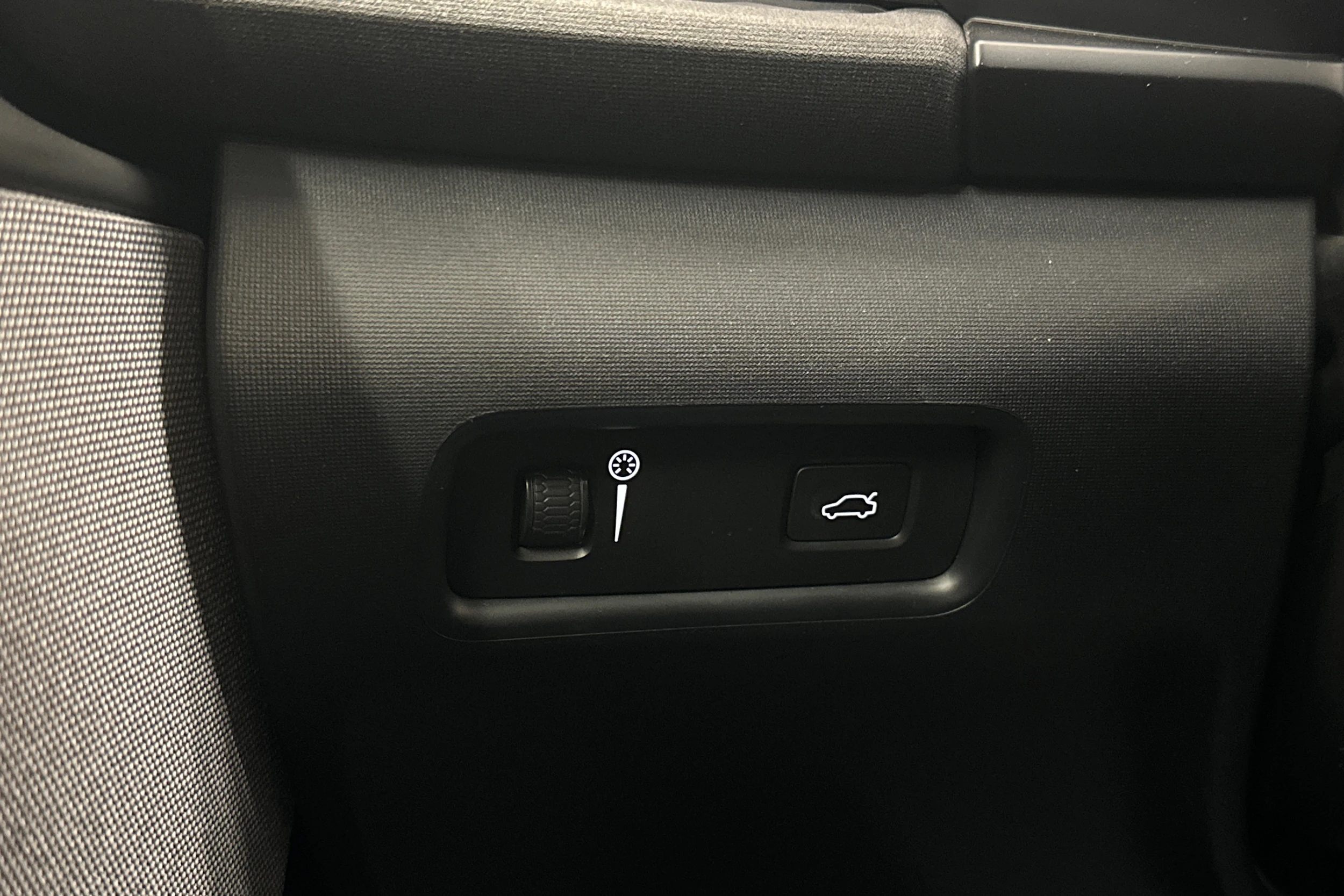 sininen Polestar 2 2022 kuva 14.