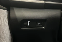 sininen Polestar 2 2022 kuva 14.