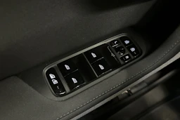 sininen Polestar 2 2022 kuva 15.
