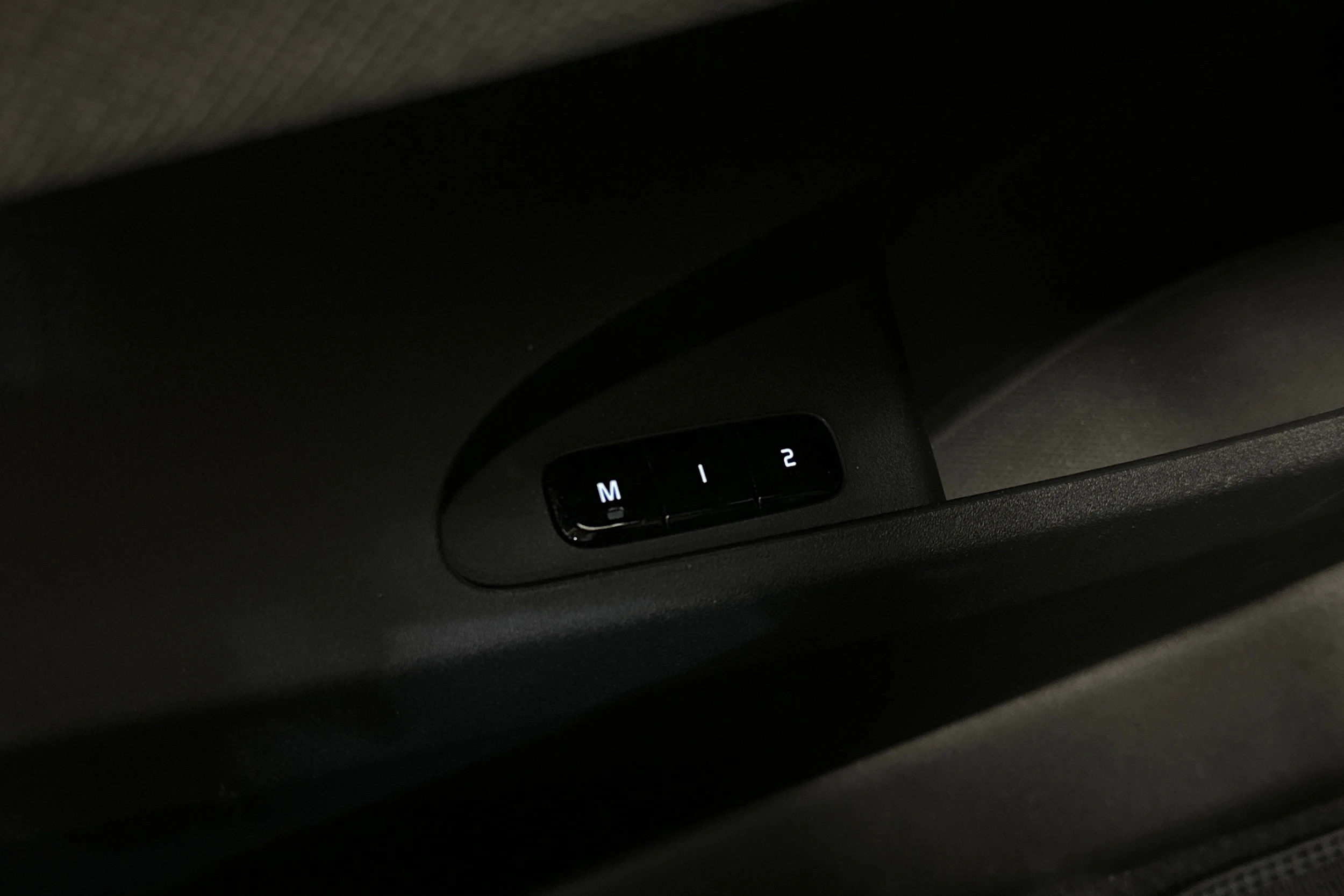 sininen Polestar 2 2022 kuva 16.