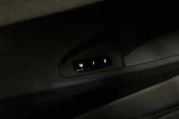 sininen Polestar 2 2022 kuva 16.