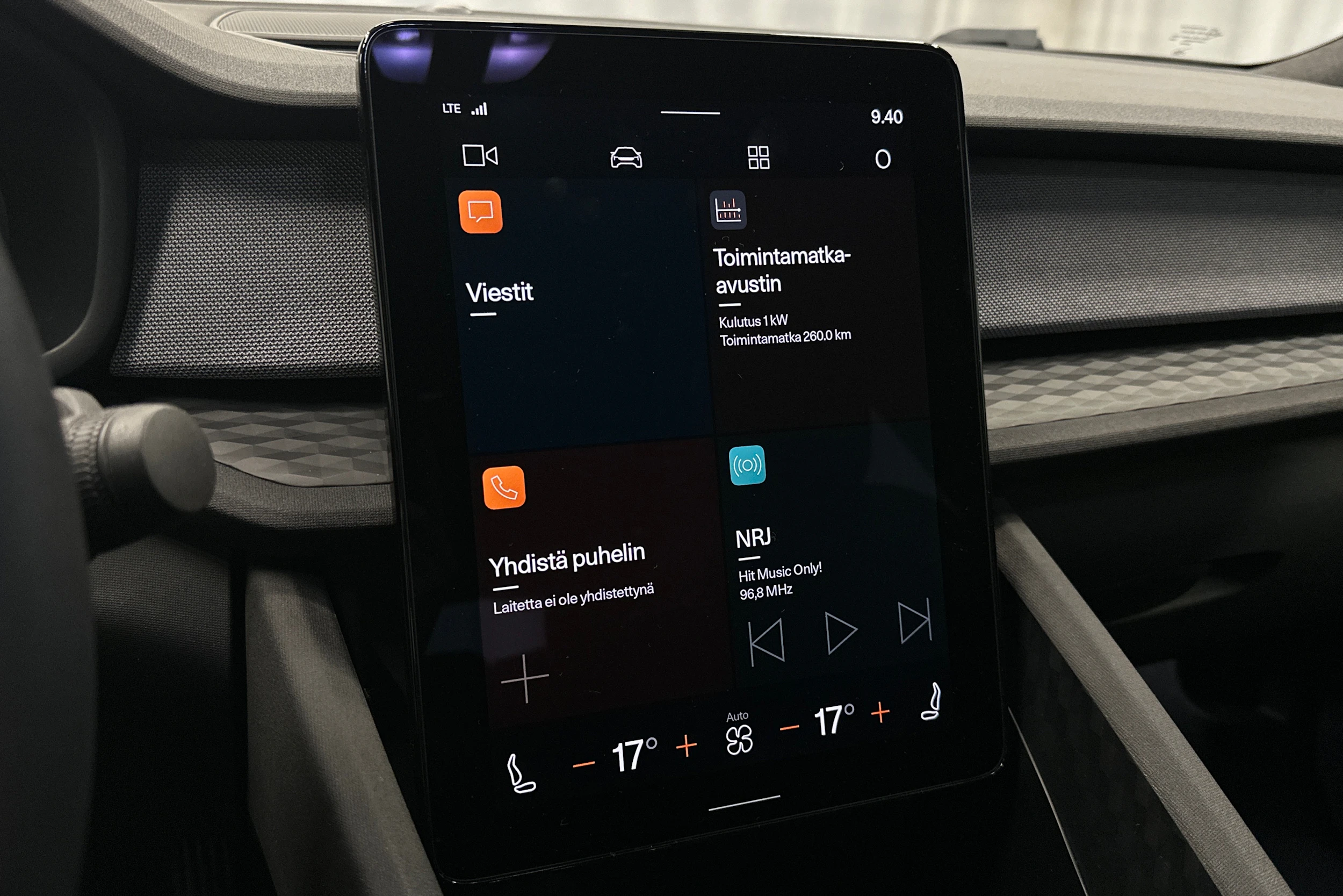 sininen Polestar 2 2022 kuva 17.