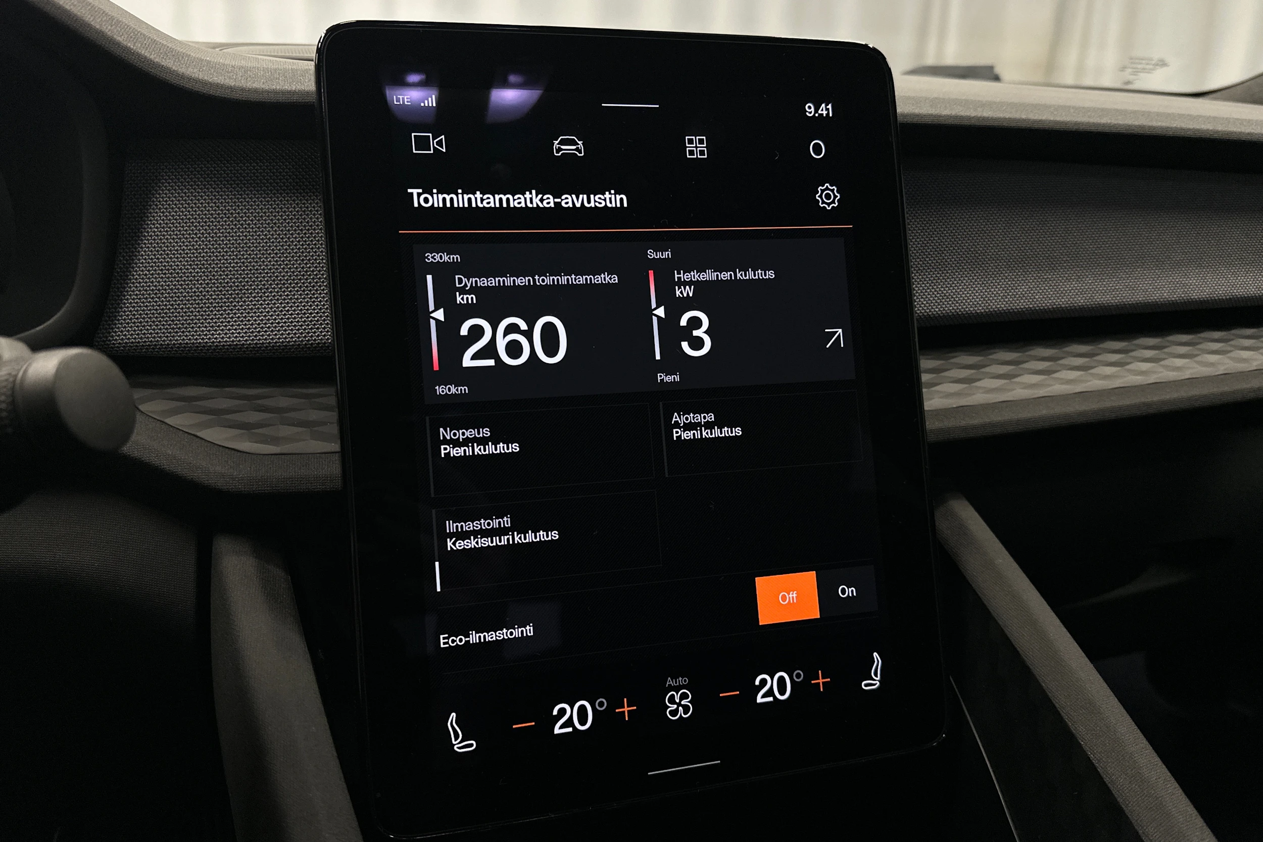 sininen Polestar 2 2022 kuva 23.