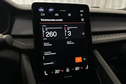 sininen Polestar 2 2022 kuva 23.