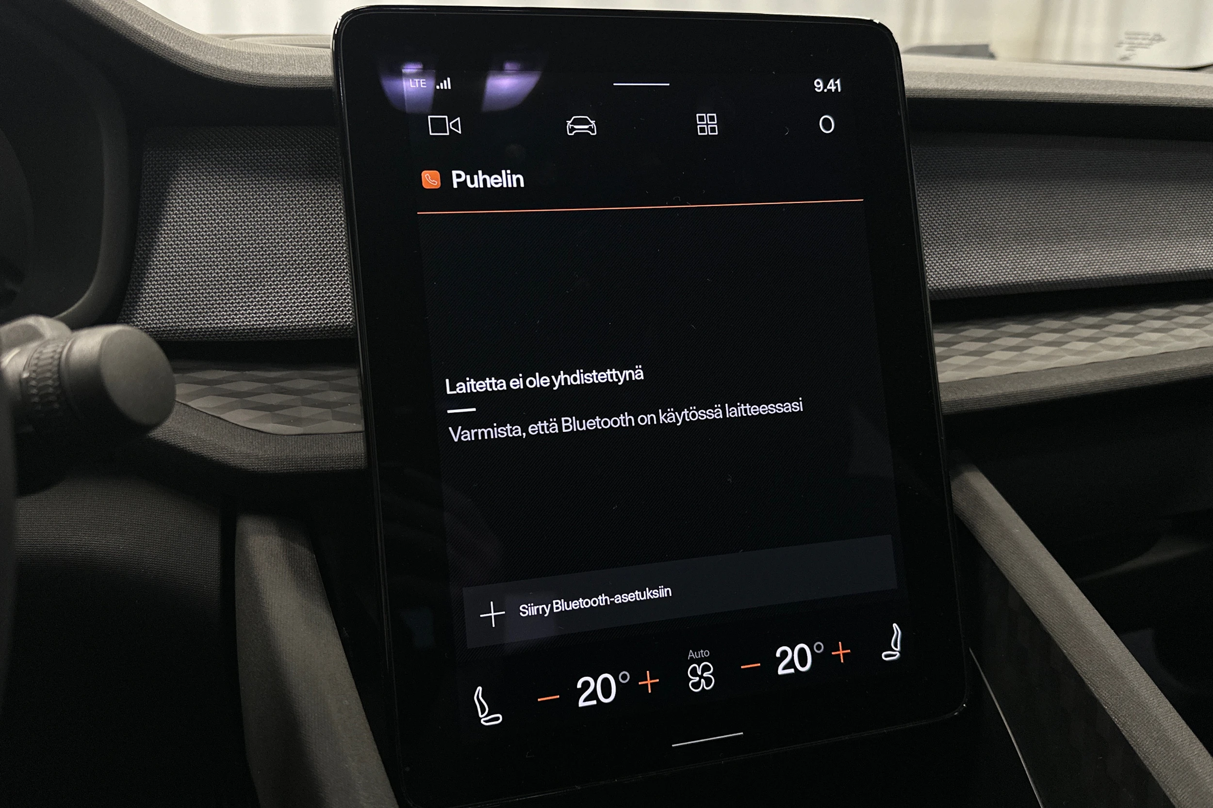 sininen Polestar 2 2022 kuva 24.