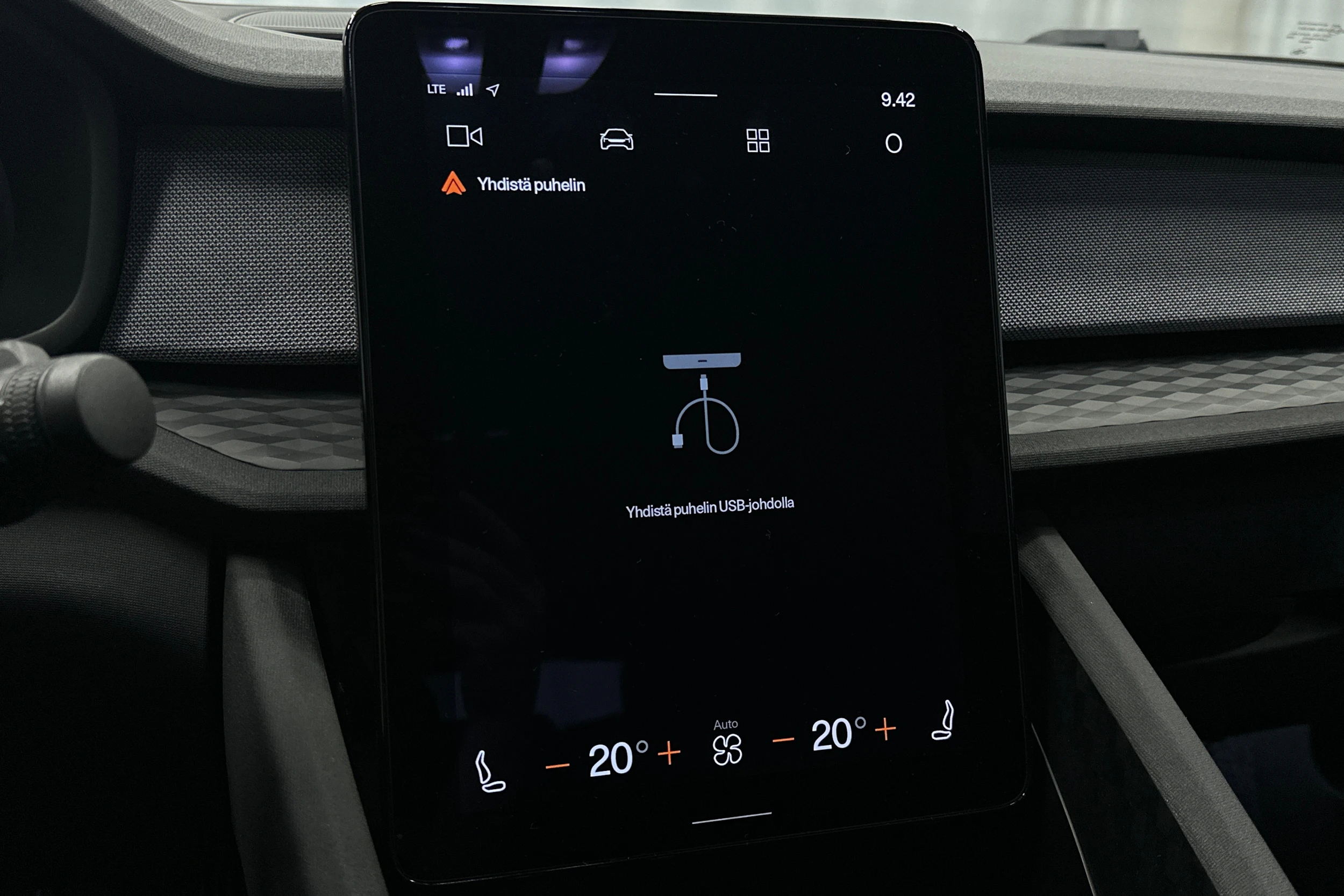 sininen Polestar 2 2022 kuva 26.