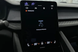 sininen Polestar 2 2022 kuva 26.