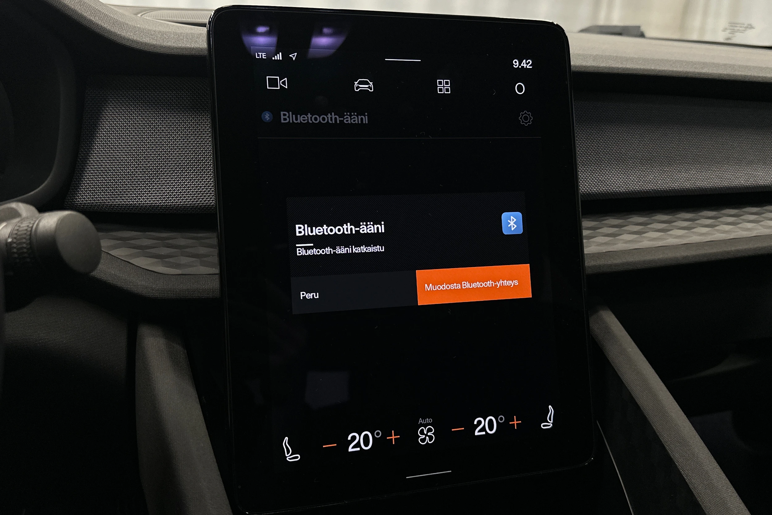sininen Polestar 2 2022 kuva 27.