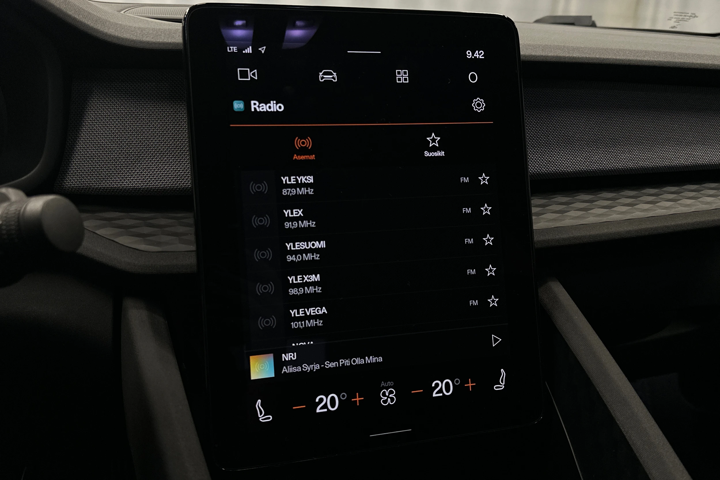 sininen Polestar 2 2022 kuva 28.