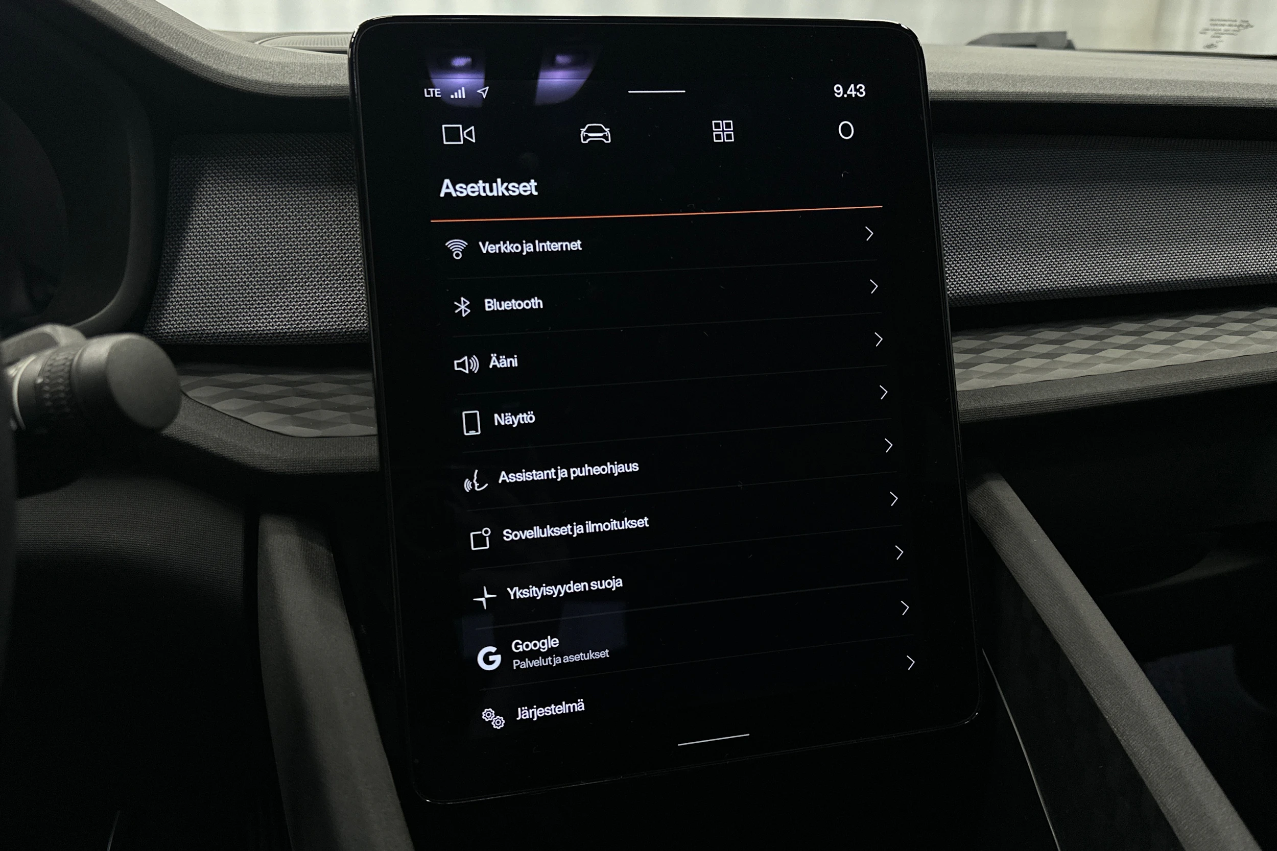 sininen Polestar 2 2022 kuva 30.