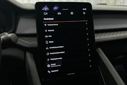 sininen Polestar 2 2022 kuva 30.