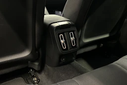 sininen Polestar 2 2022 kuva 33.