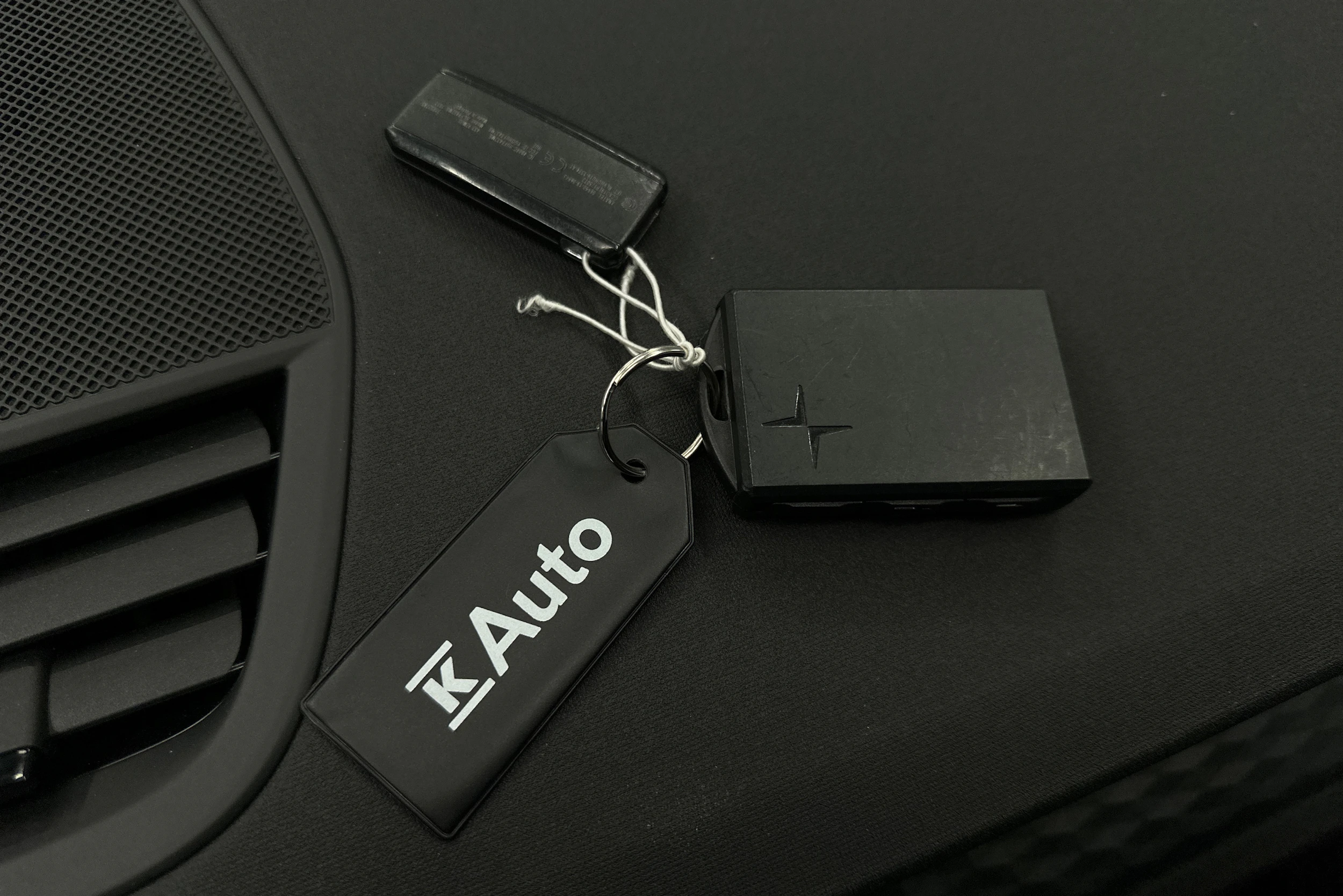 sininen Polestar 2 2022 kuva 37.