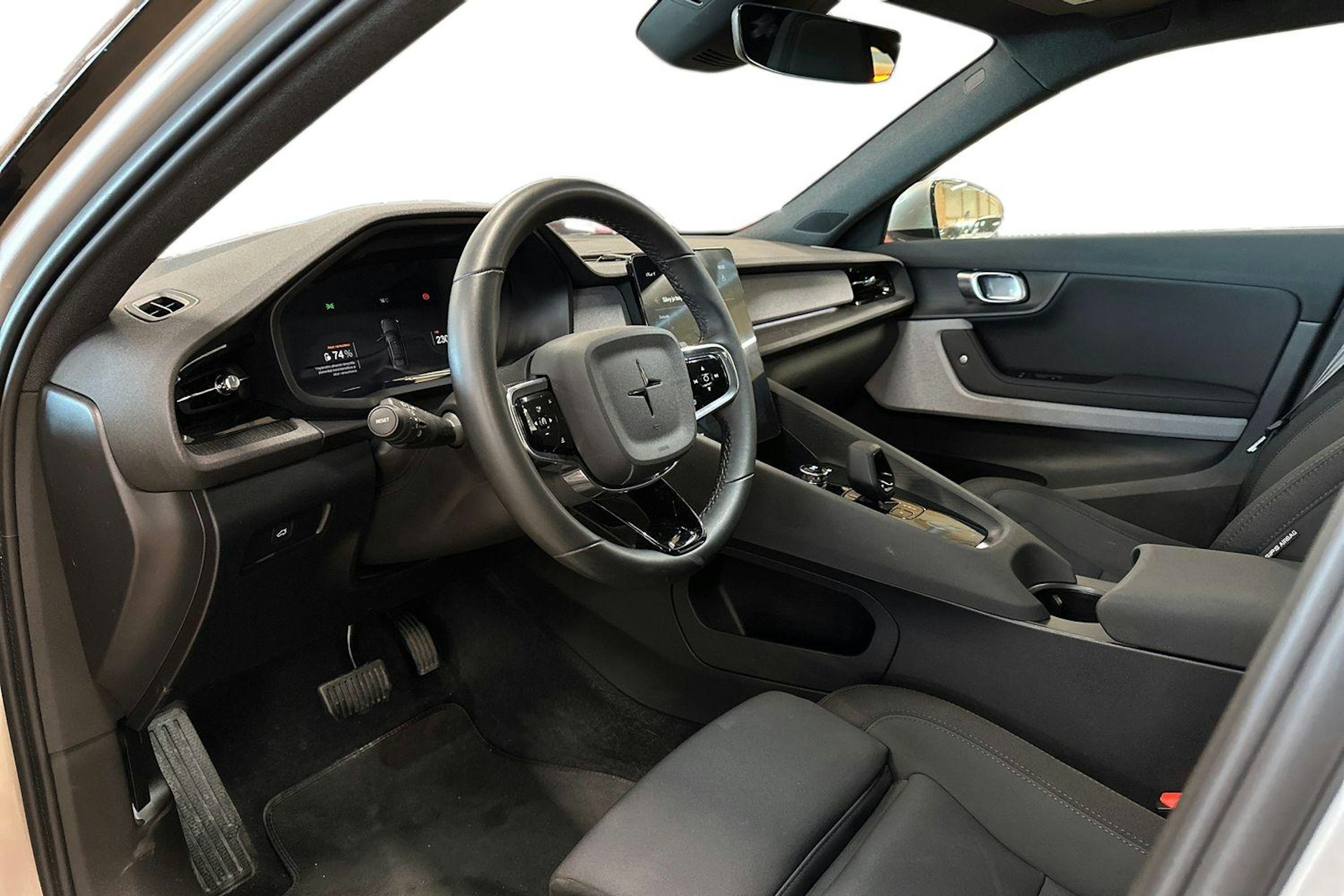 ruskea (beige) Polestar 2 2022 kuva 3.