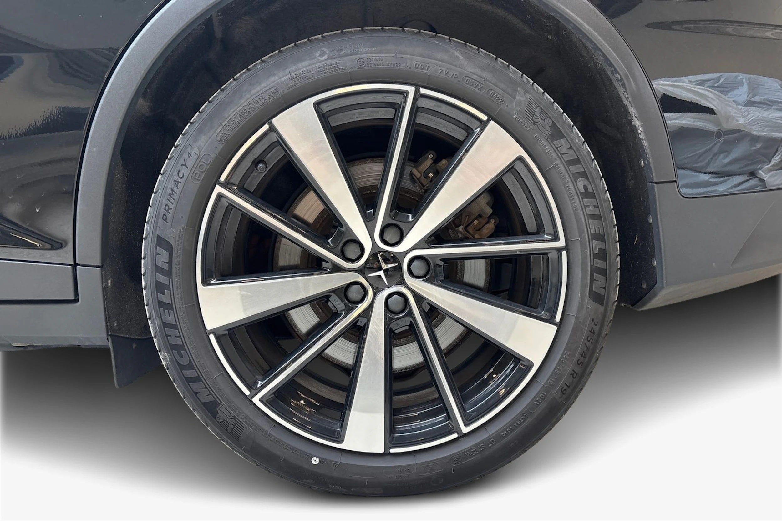 musta Polestar 2 2022 kuva 9.