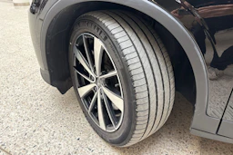 musta Polestar 2 2022 kuva 10.