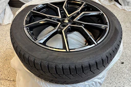 musta Polestar 2 2022 kuva 11.