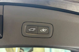 musta Polestar 2 2022 kuva 13.