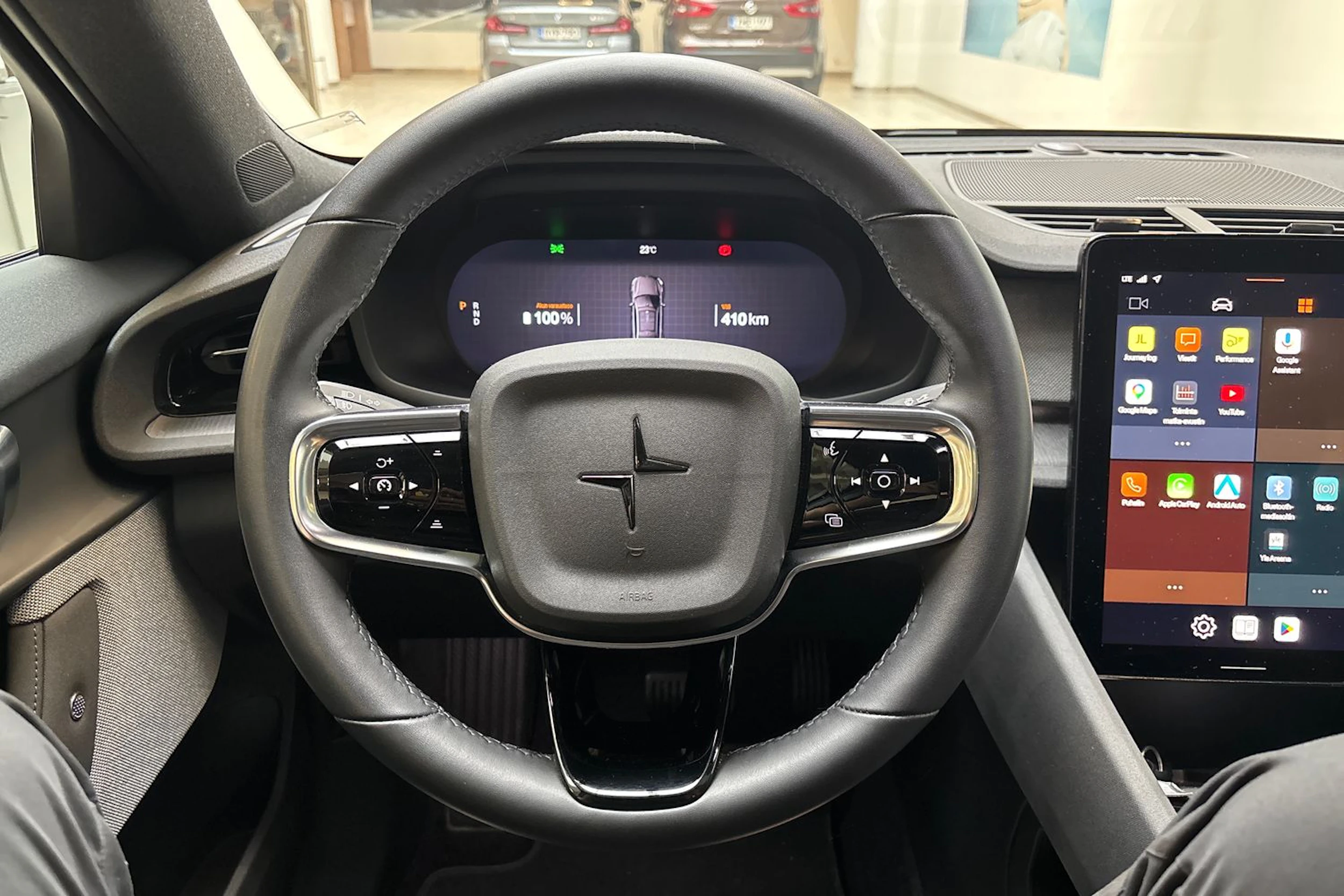 musta Polestar 2 2022 kuva 20.