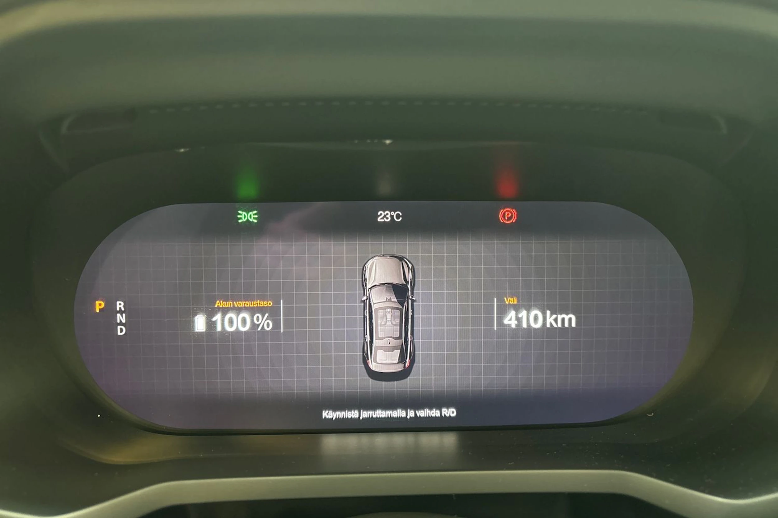 musta Polestar 2 2022 kuva 21.