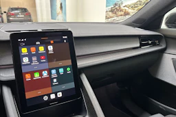 musta Polestar 2 2022 kuva 23.