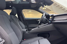 musta Polestar 2 2022 kuva 30.