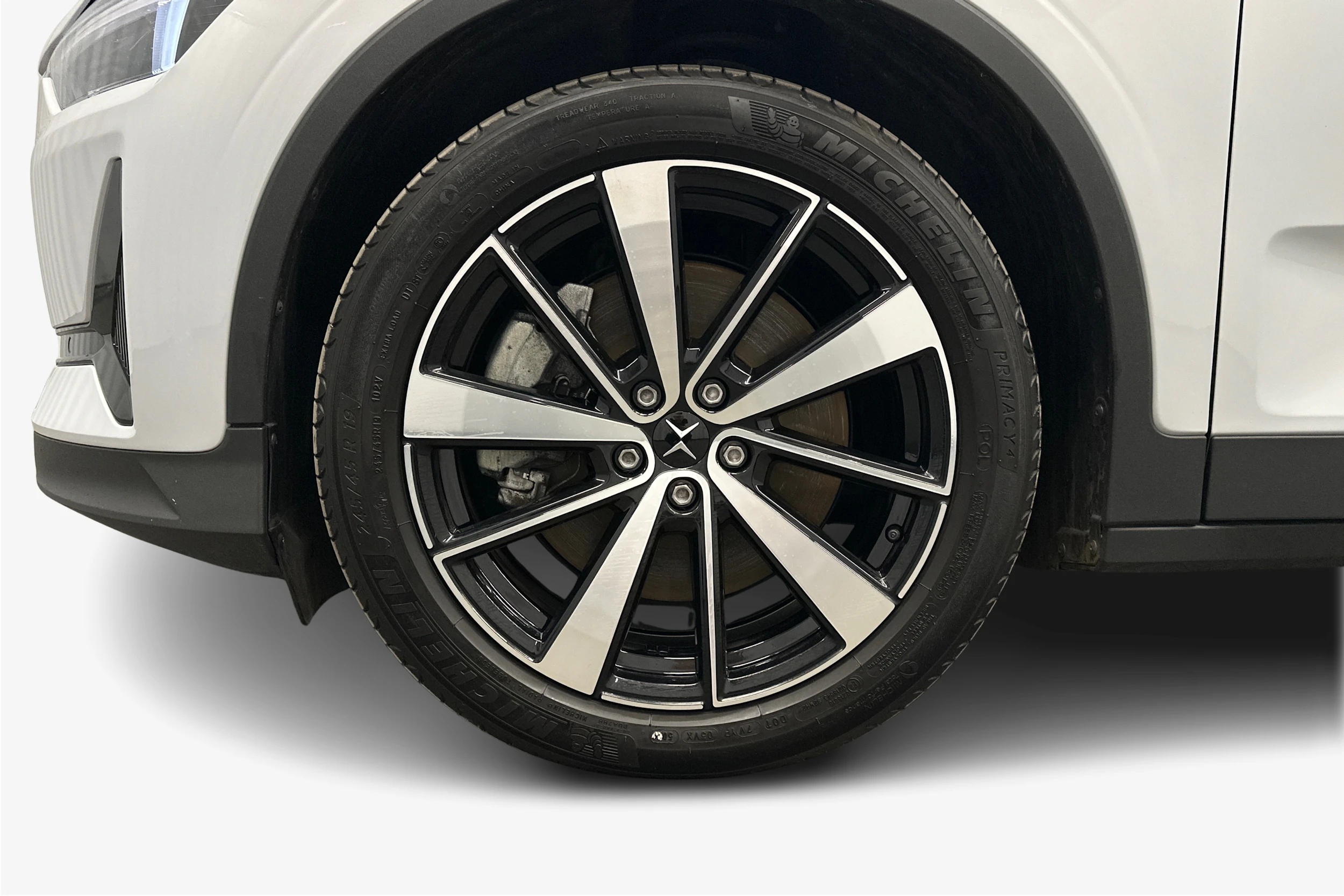 harmaa Polestar 2 2022 kuva 9.