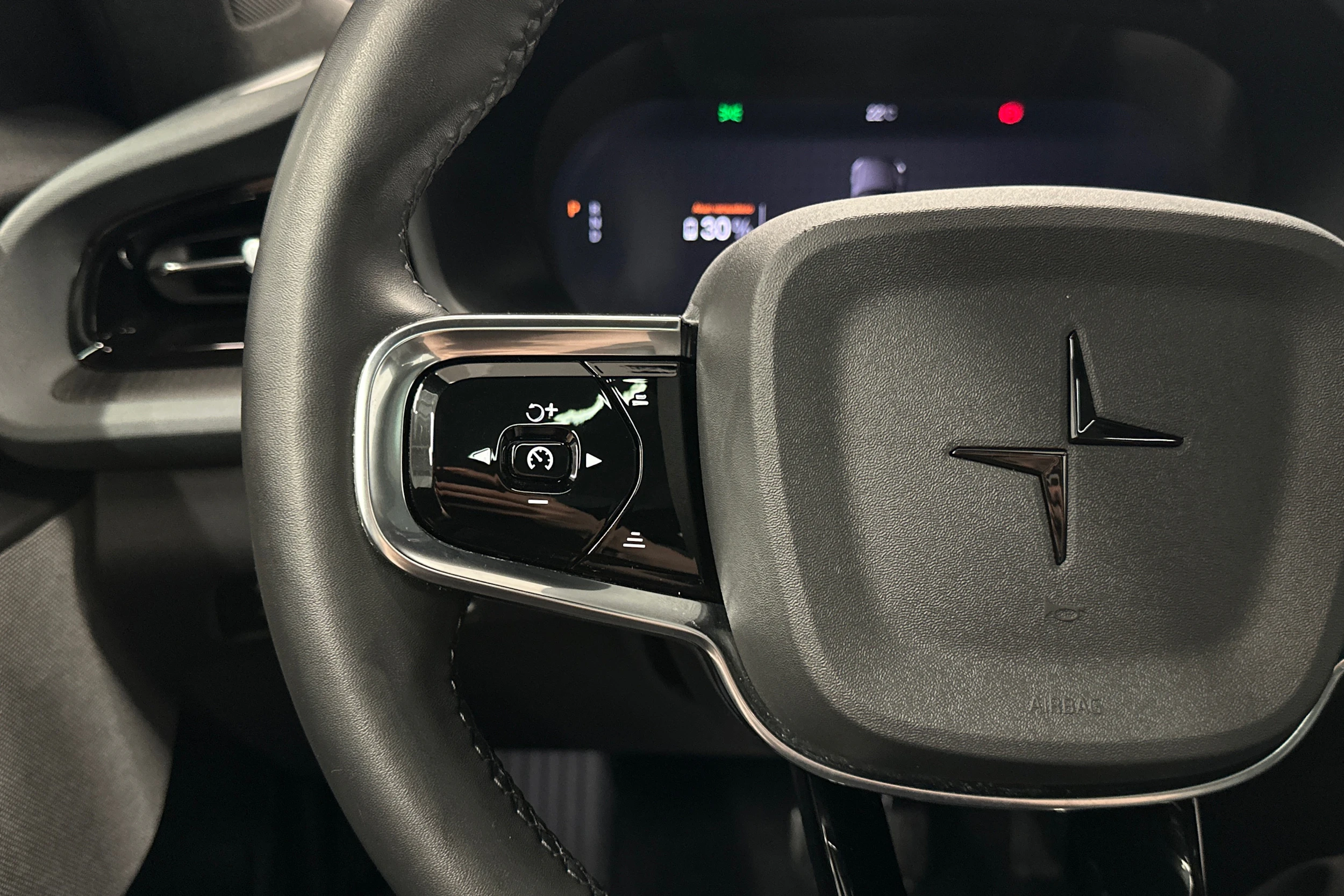 harmaa Polestar 2 2022 kuva 11.
