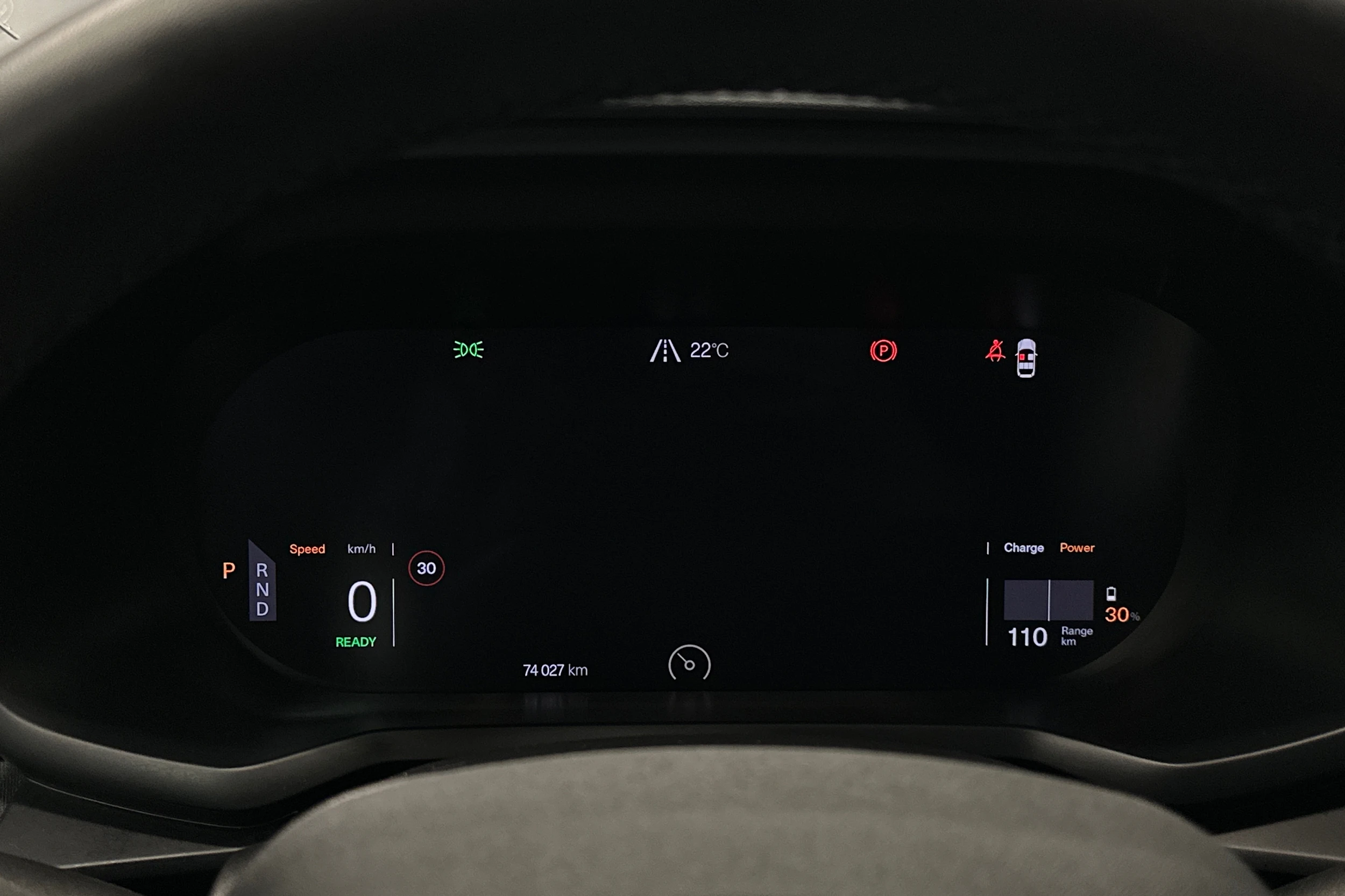 harmaa Polestar 2 2022 kuva 13.