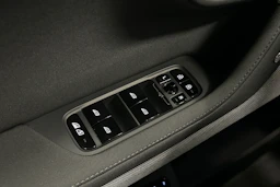 harmaa Polestar 2 2022 kuva 14.